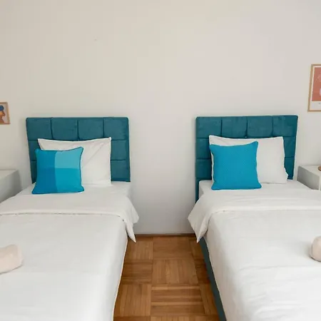 Apartment Sweet House Parlament *