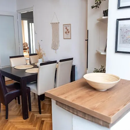 Sweet House Parlament * 베오그라드